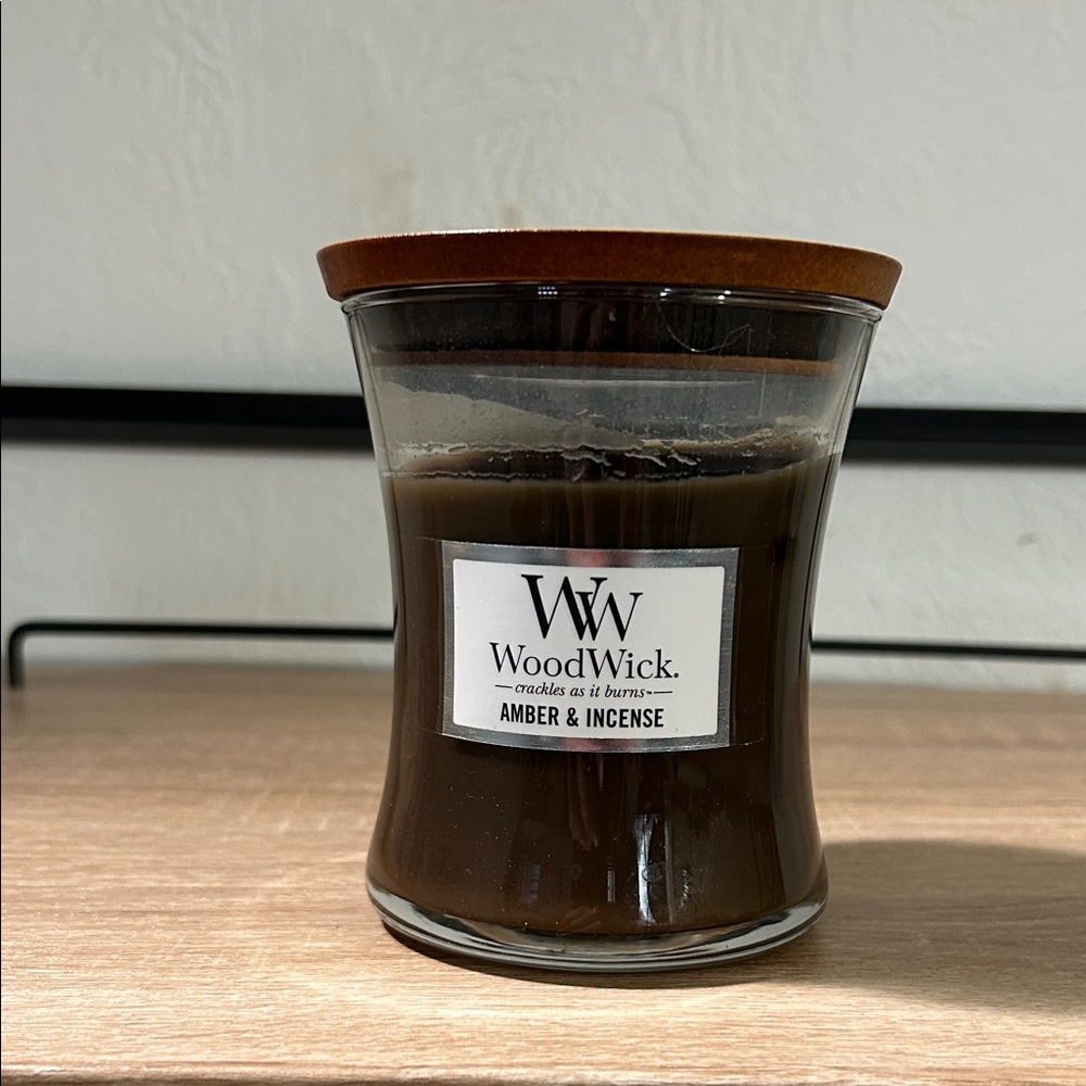Wood Wick Amber & Incense Scented Candle